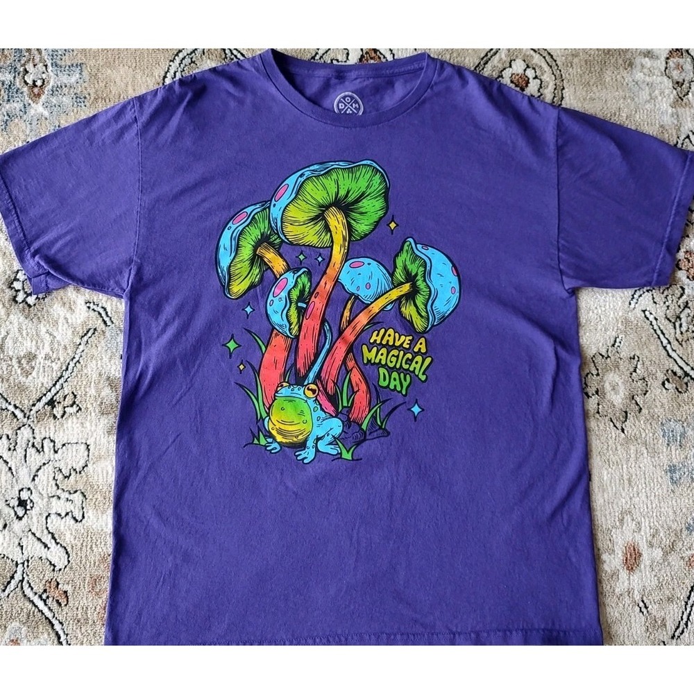 Have a Magical Day Mushroom Purple Graphic T-Shirt Size Large Hippie Psychedelic